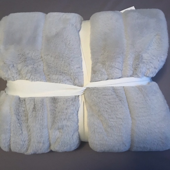 Faux fur throw - Picture 2 of 3